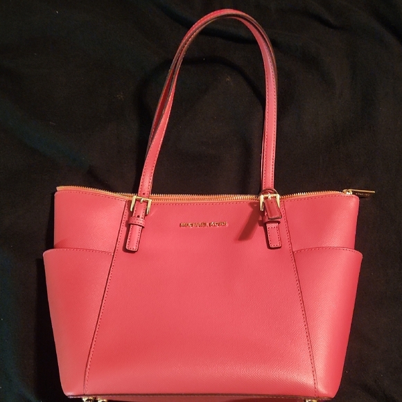 Michael Kors Pink Shoulder Bag Elegant Design - Picture 1 of 3